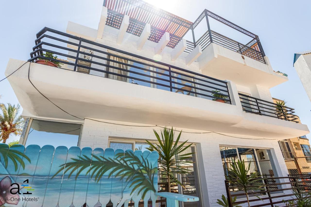 La Rosa Waves - Couple & Families Only Hotel