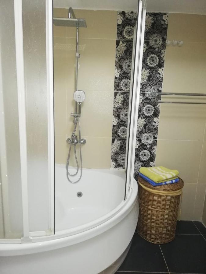 3 Bedrooms, 2 Bath In Delta Apartment *