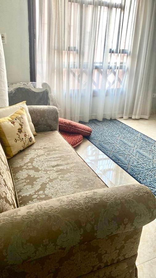 Apartment Luxurious 3 Bedroom Rustic Overlooking Huge Garden - For Families And Couples *