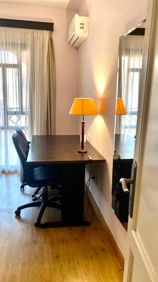 Luxurious 3 Bedroom Rustic Overlooking Huge Garden - For Families And Couples