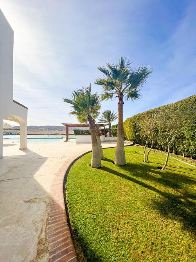 Villa Luxury 4 Bedroom With A Heated Pool