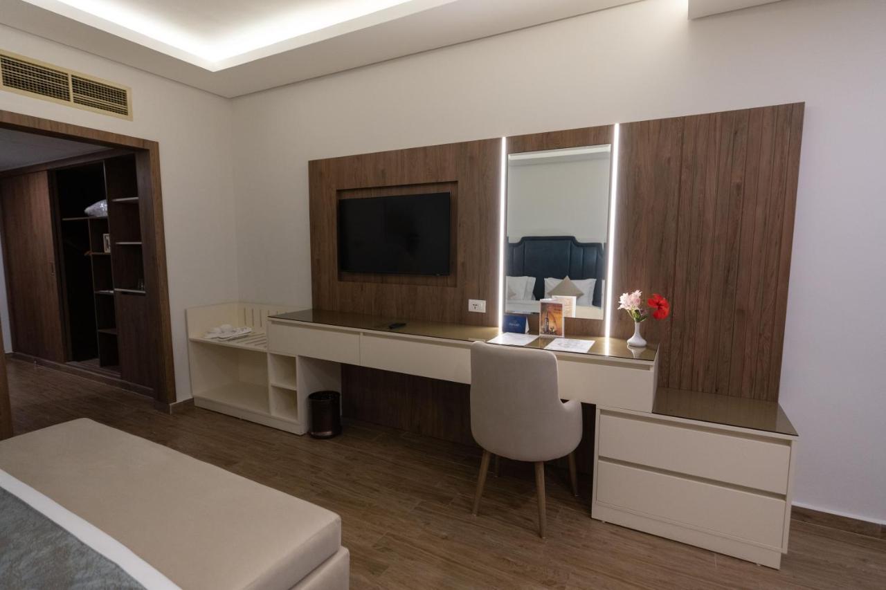Parrotel Resort