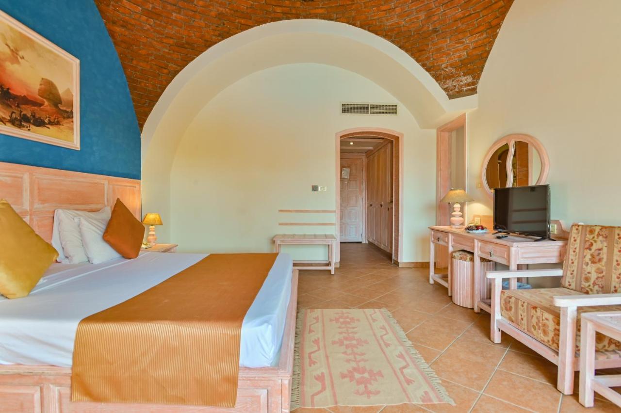 Dream Lagoon & Aqua Park Hotel 4*