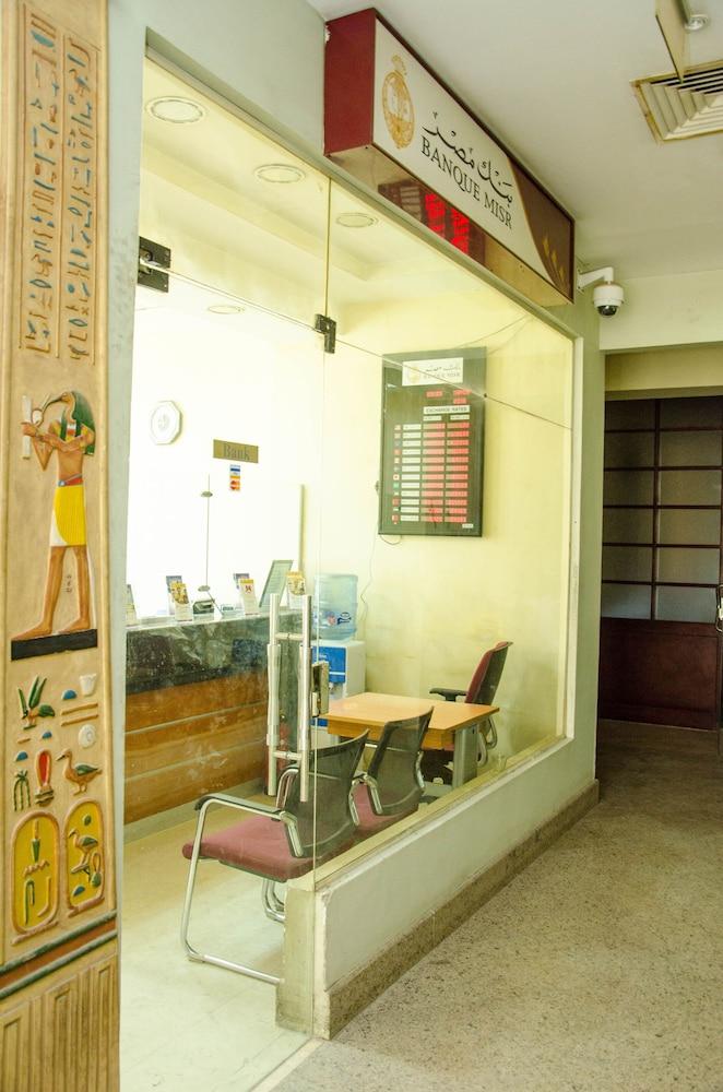 Grand Pyramids Hotel