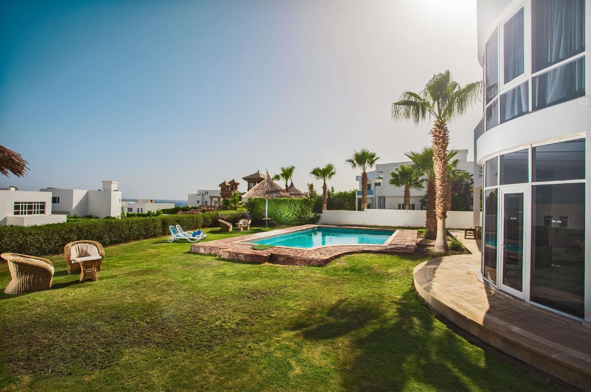 Pickalbatros Golf Beach Resort 5*