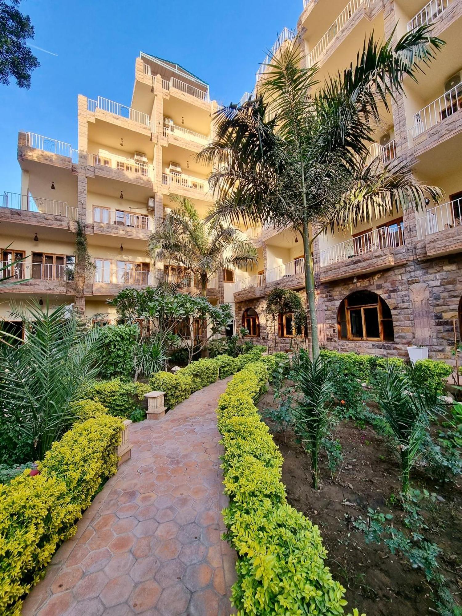 Hotel Thebes