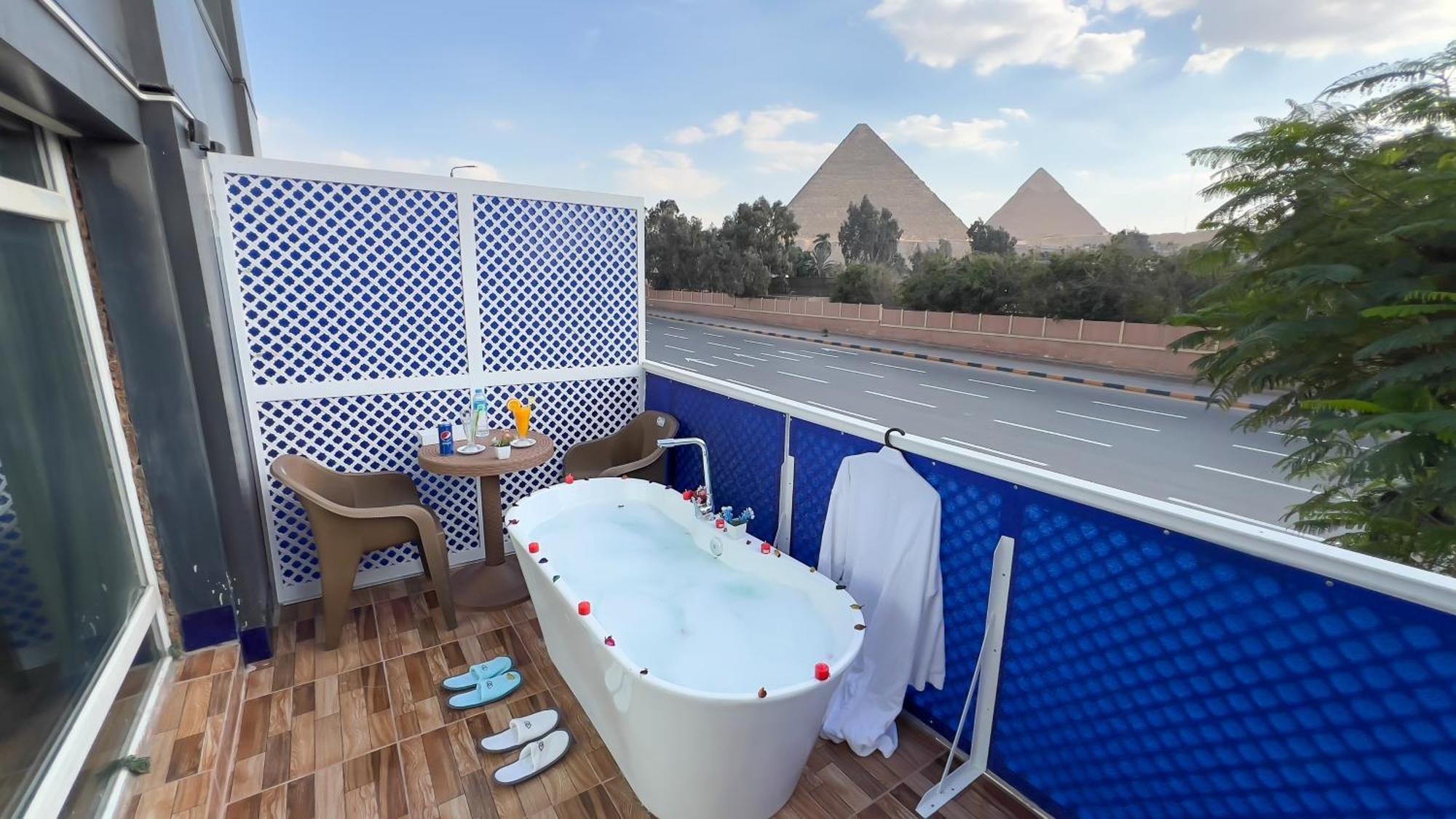 Hotel Turquoise Pyramids & Grand Egyptian Museum View