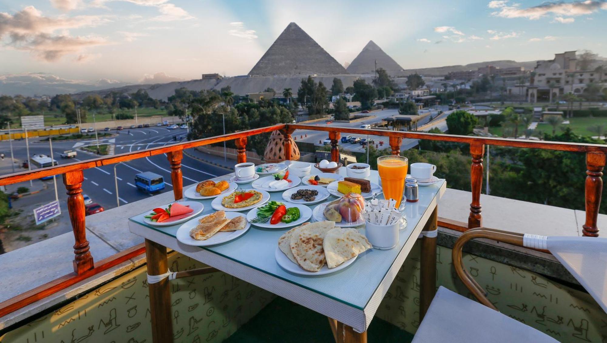 Hotel Turquoise Pyramids & Grand Egyptian Museum View Kafrat al Jabal