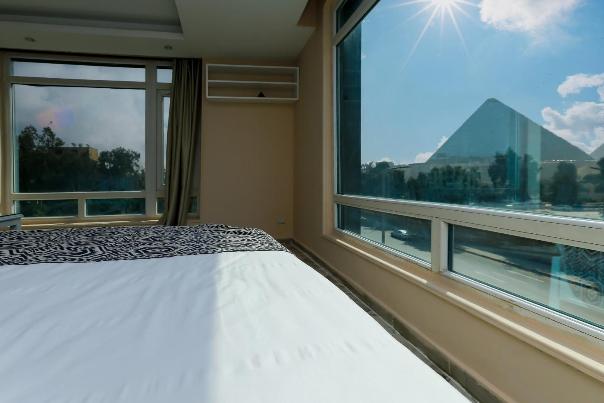 Hotel Turquoise Pyramids & Grand Egyptian Museum View
