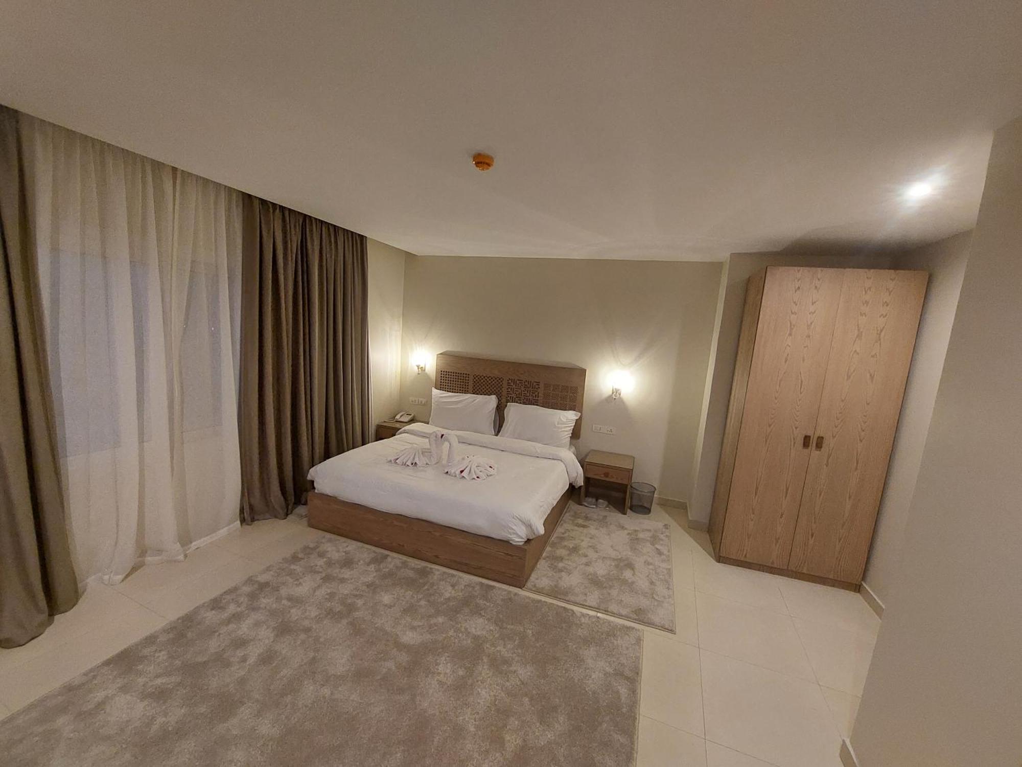Doudou Pyramids View Hotel Kafrat al Jabal