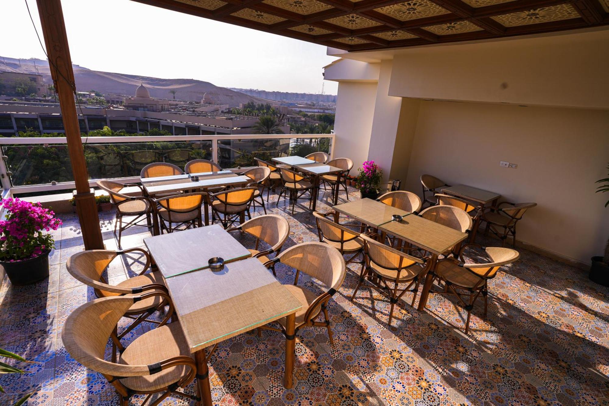 Doudou Pyramids View * Kafrat al Jabal