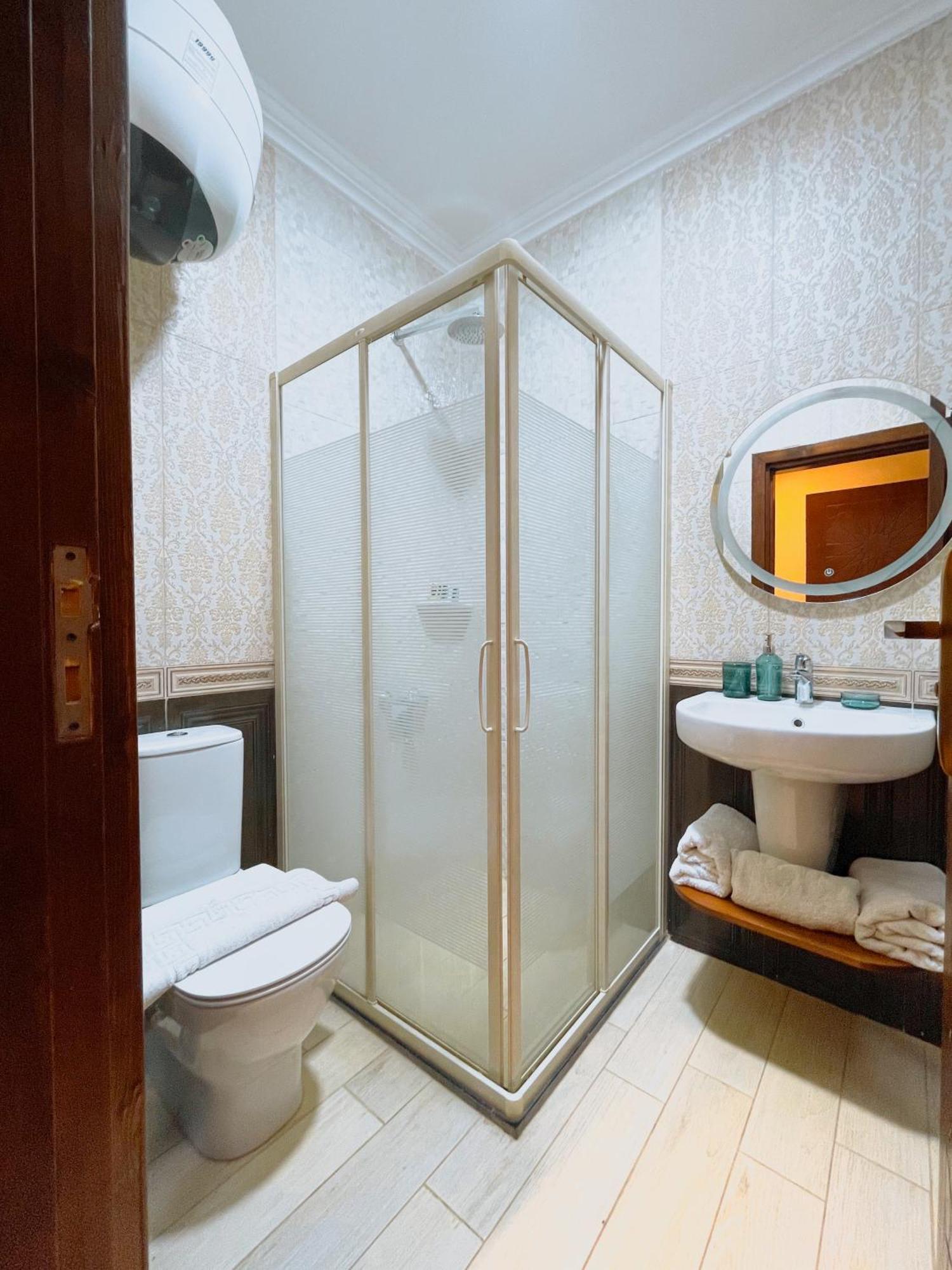 Jimmy Pyramids Hotel 4*