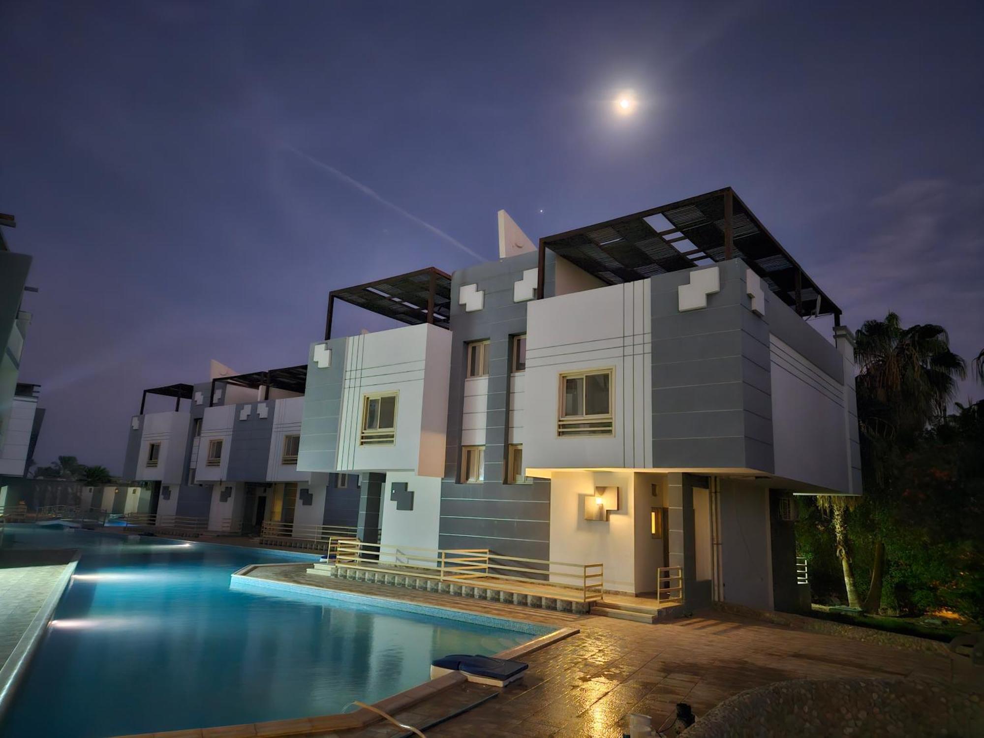 Noura Luxury With Free Pool And Access In Apartamento Hurghada