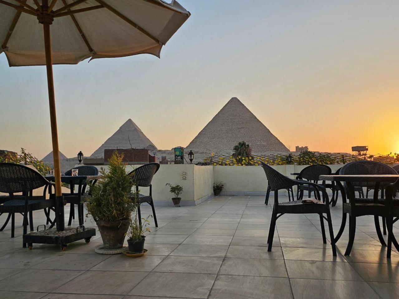 Pyramids Hotel Kafrat al Jabal