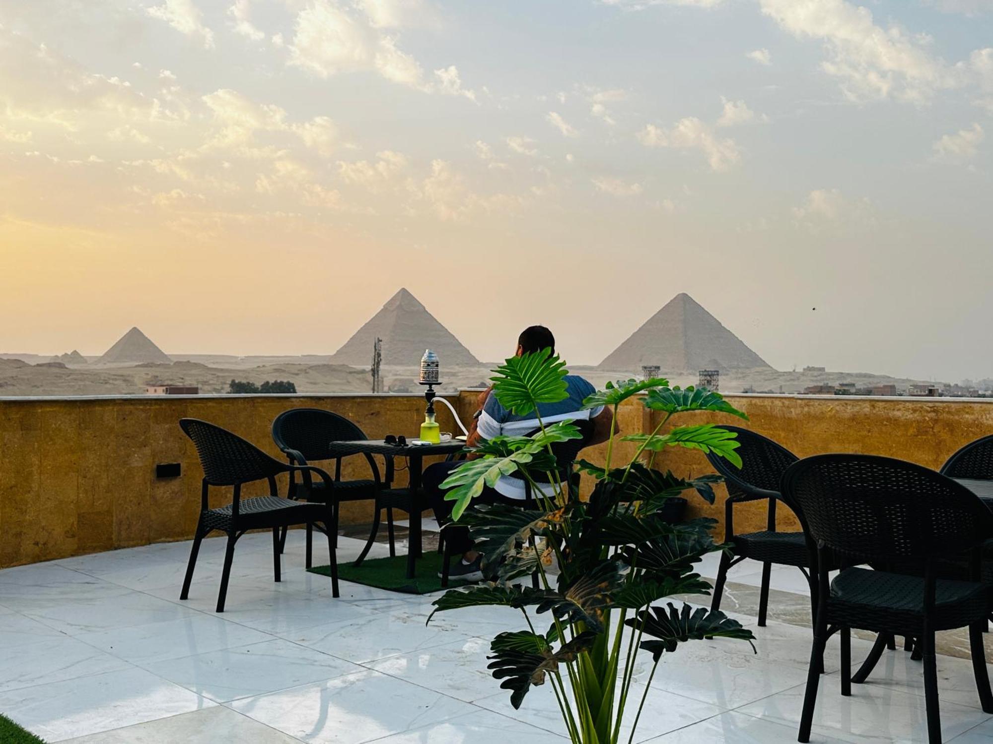 Golden Mask Pyramids * Kafrat al Jabal