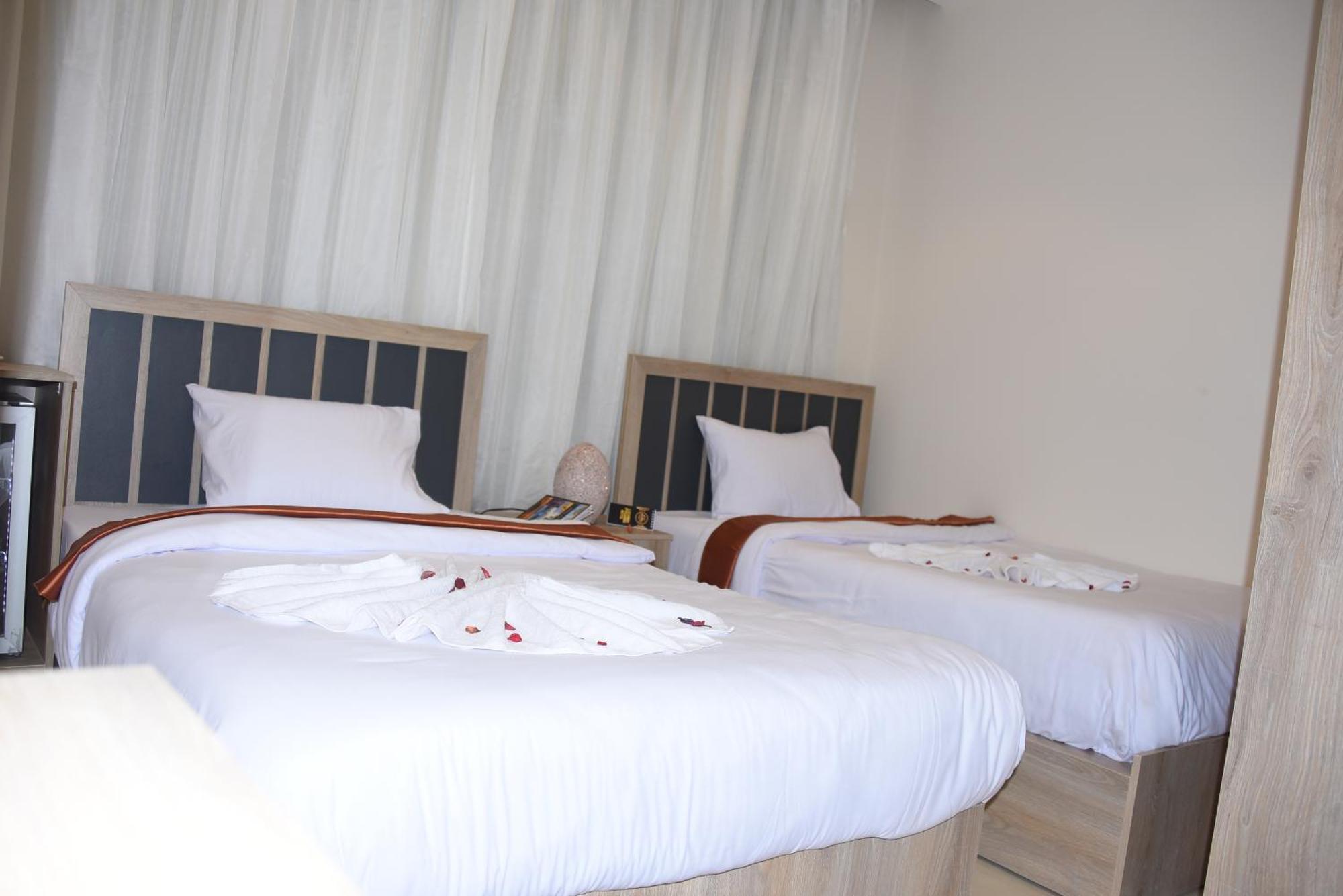 Han Pyramids 3*
