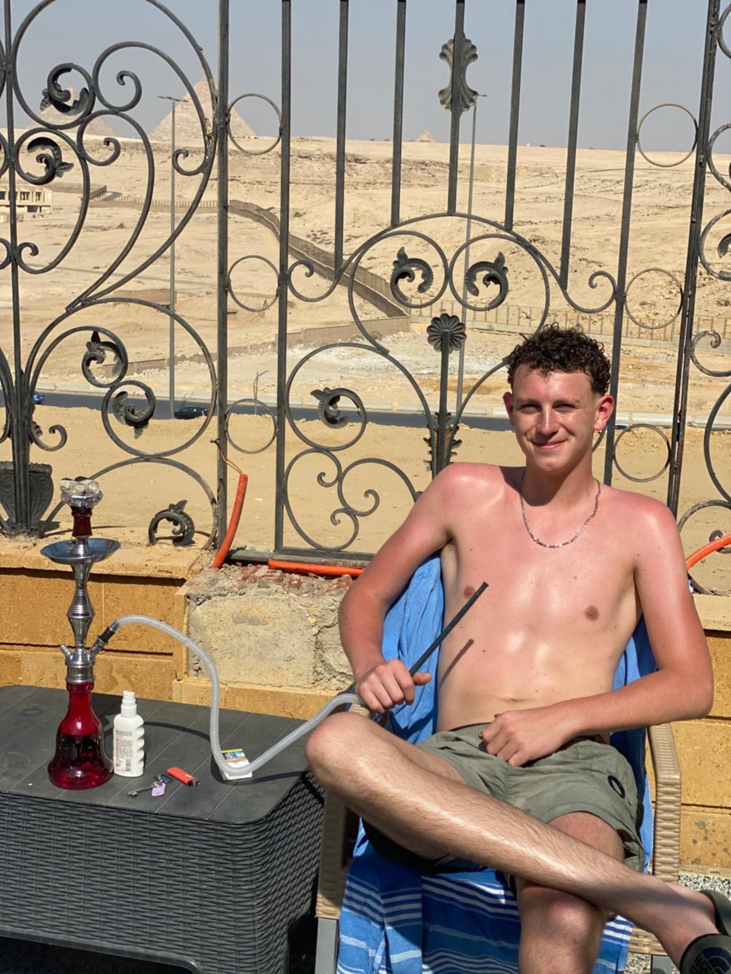 Pyramita Otel Ghatati