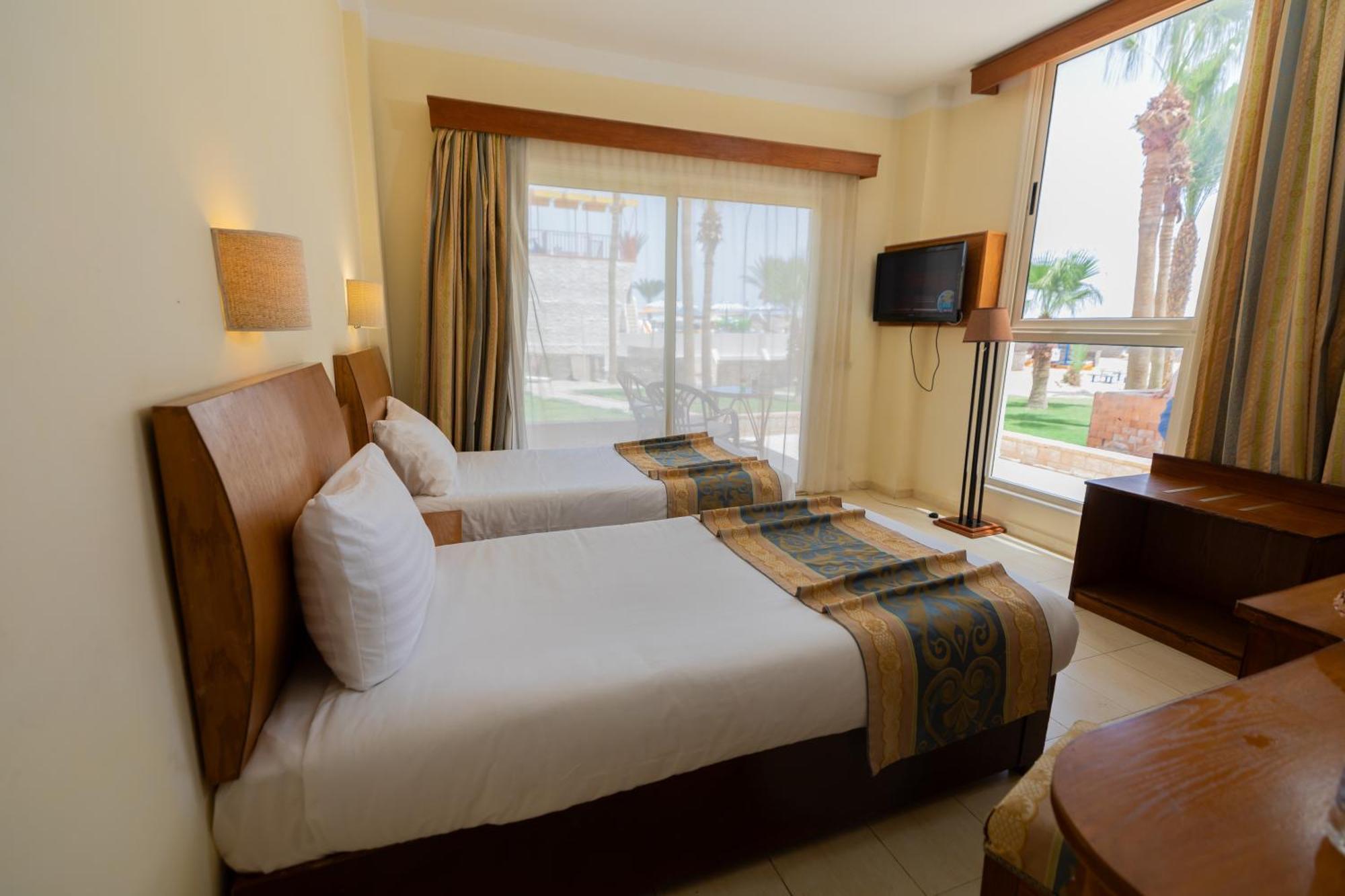 Empire Beach Aqua Park Resort 3*