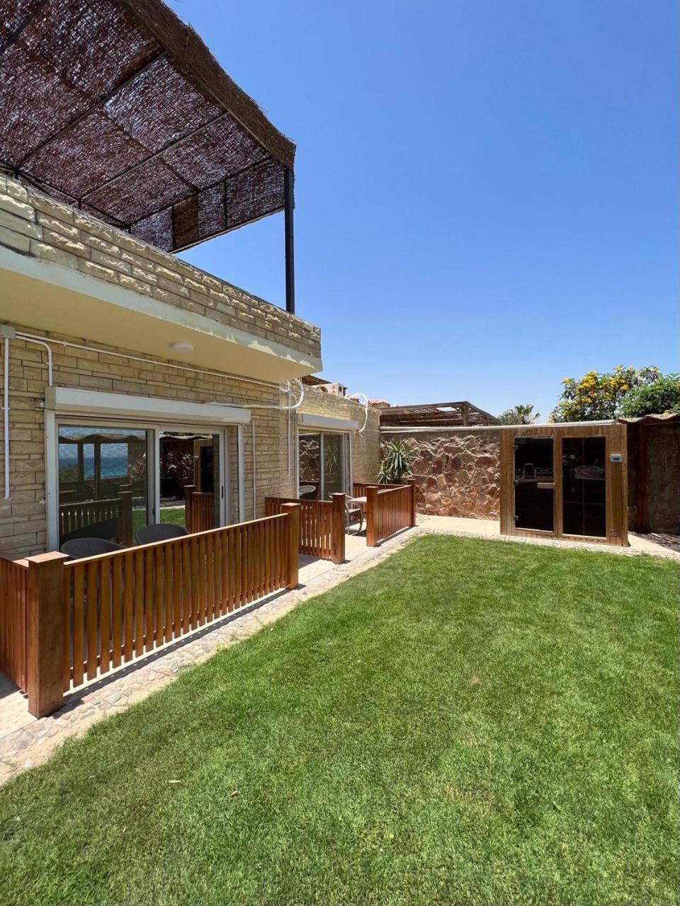 Lilly Lounge And Pool For Adults Only