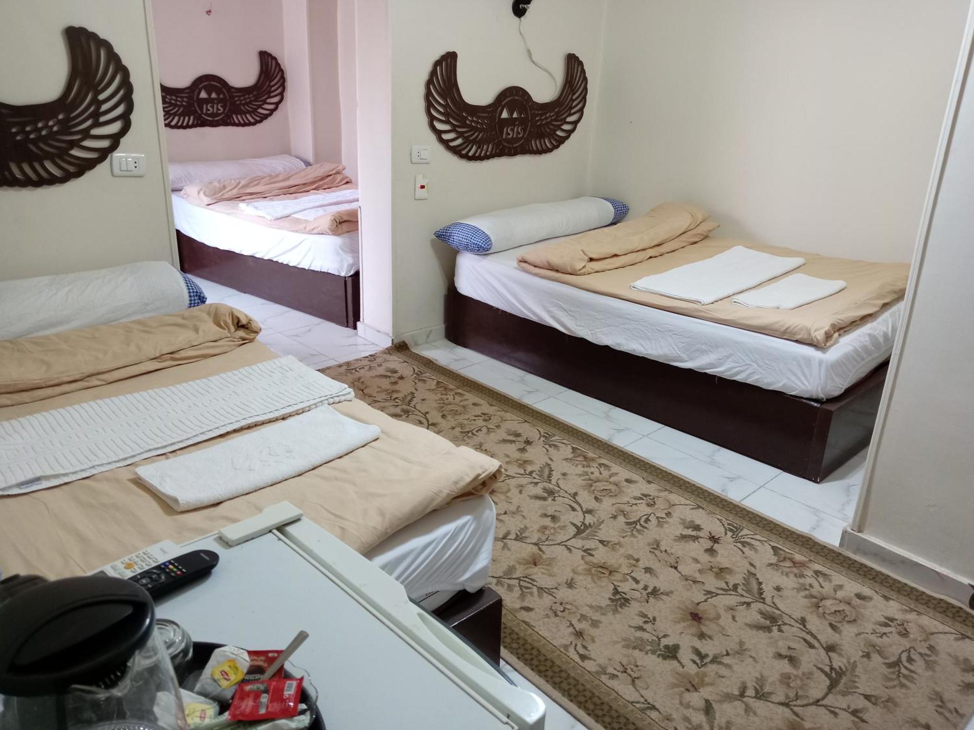 Grensha Pyramids Guest house