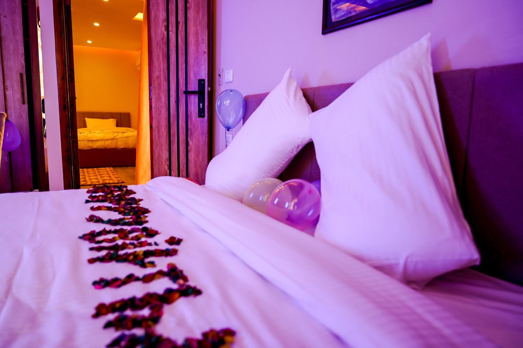 Pyramids Hotel