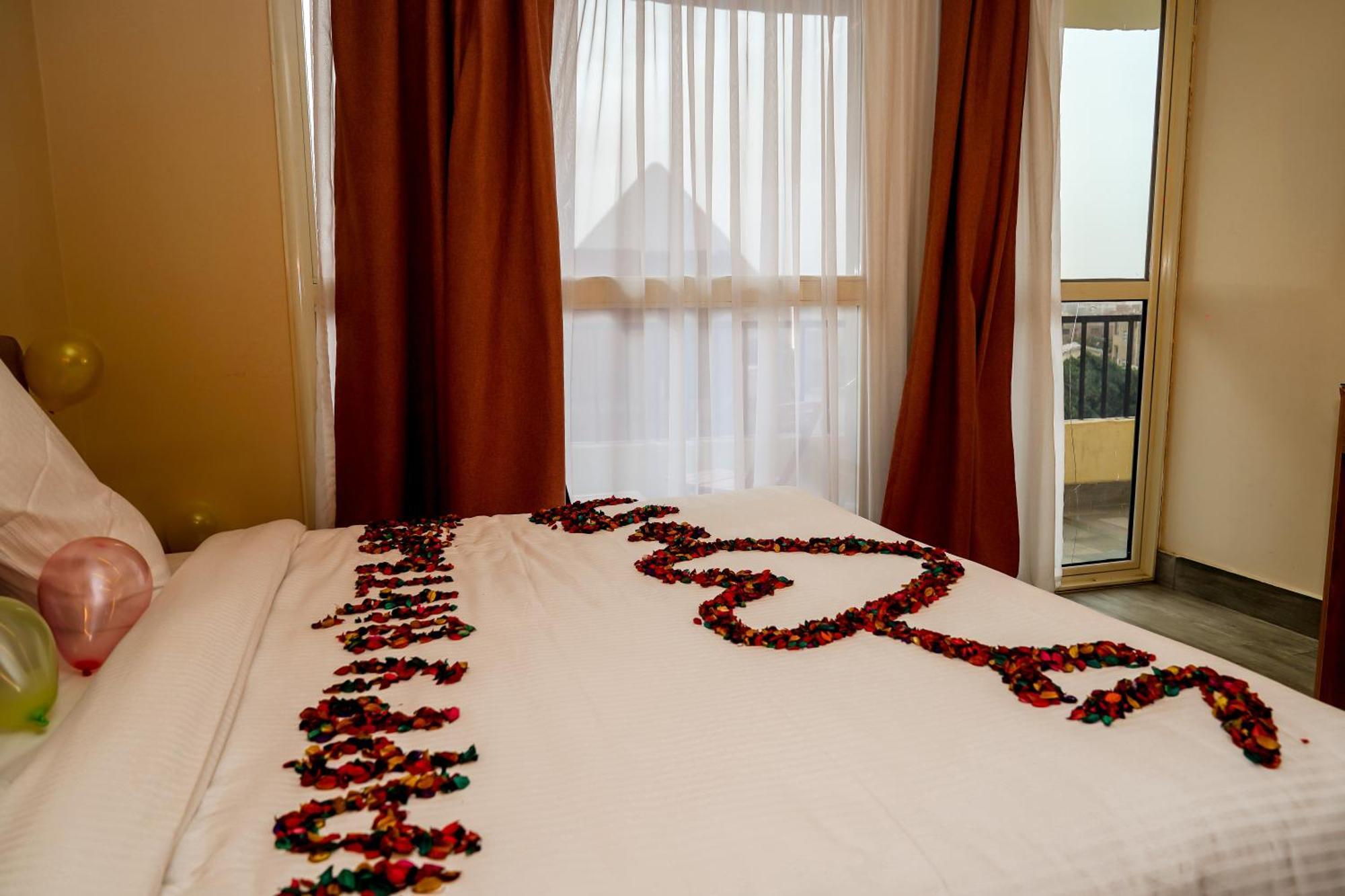 Hotel Pyramids