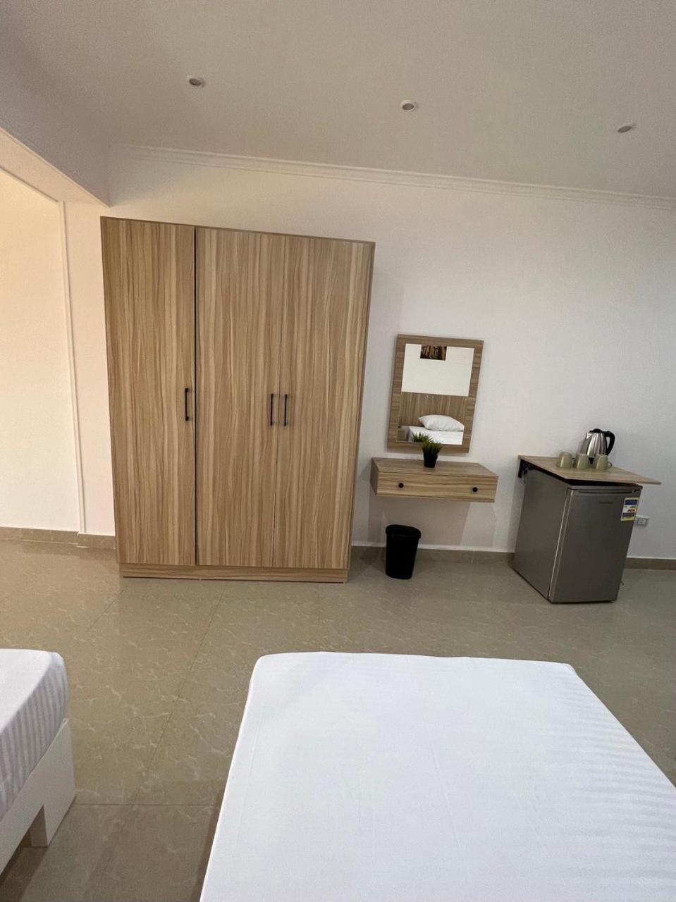 Lilly Lounge And Pool For Adults Only Motel
