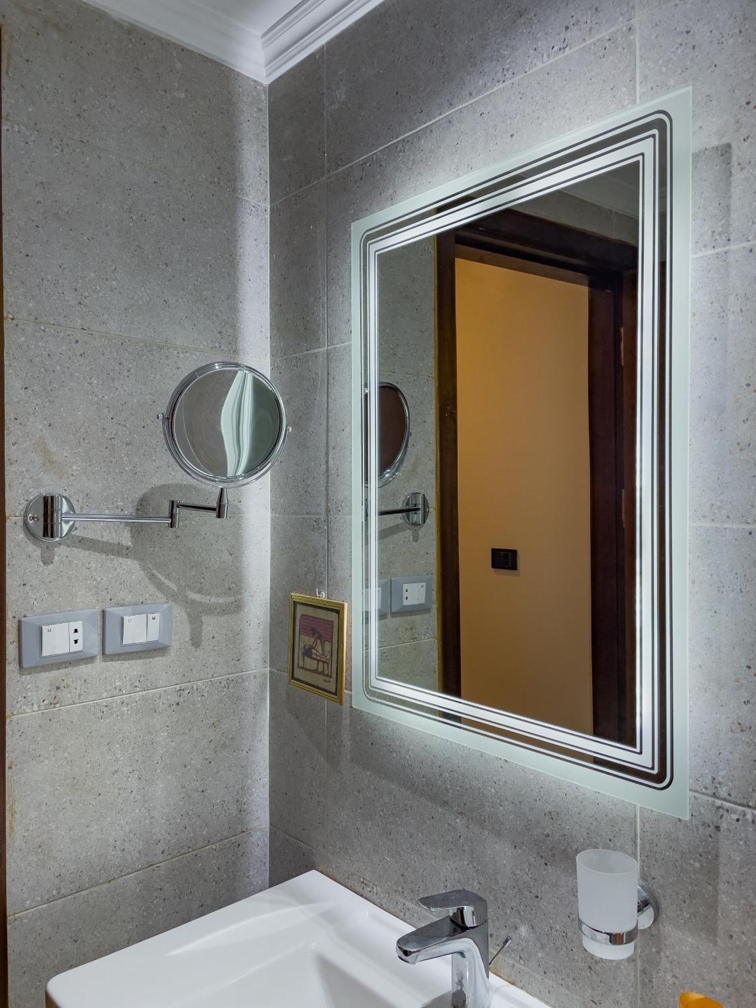 King Khufu Pyramids View Hotel
