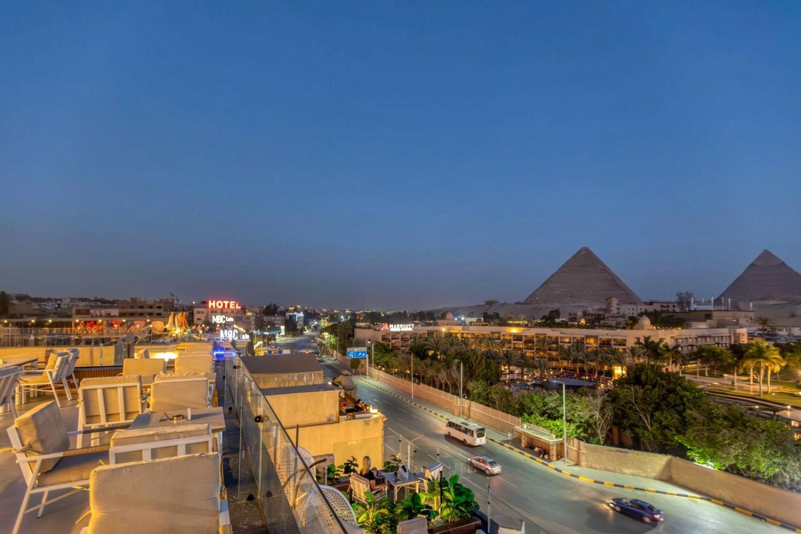 Gaia Pyramids Guest house *