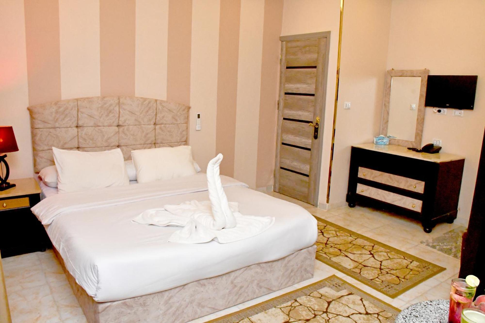 Hotel Nun Pyramids