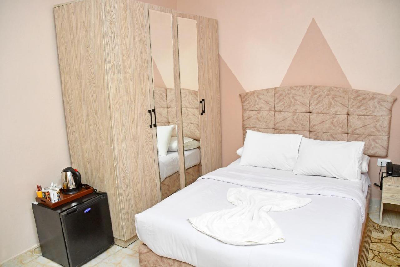Hotel Nun Pyramids *