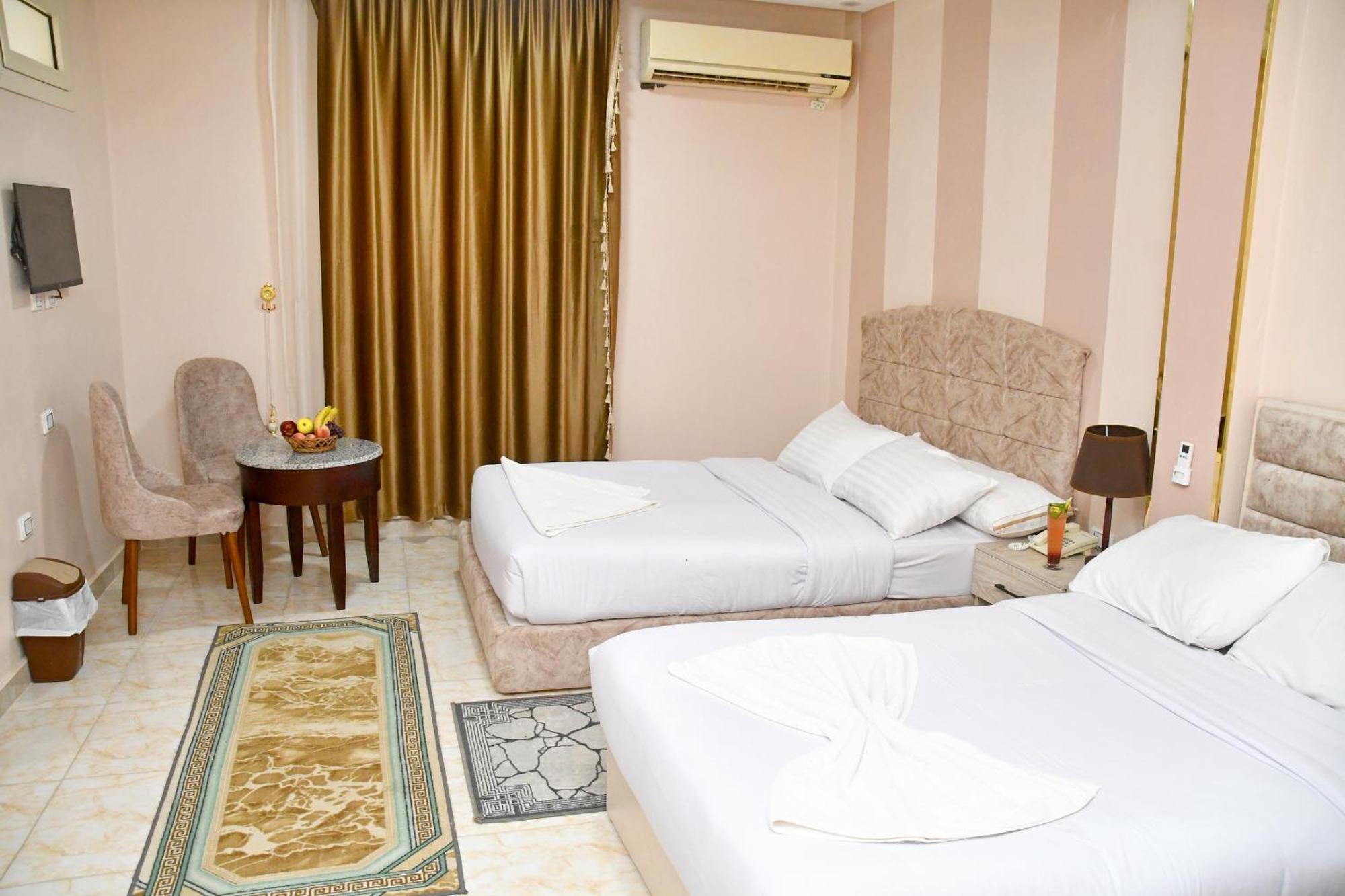 Hotel Nun Pyramids *