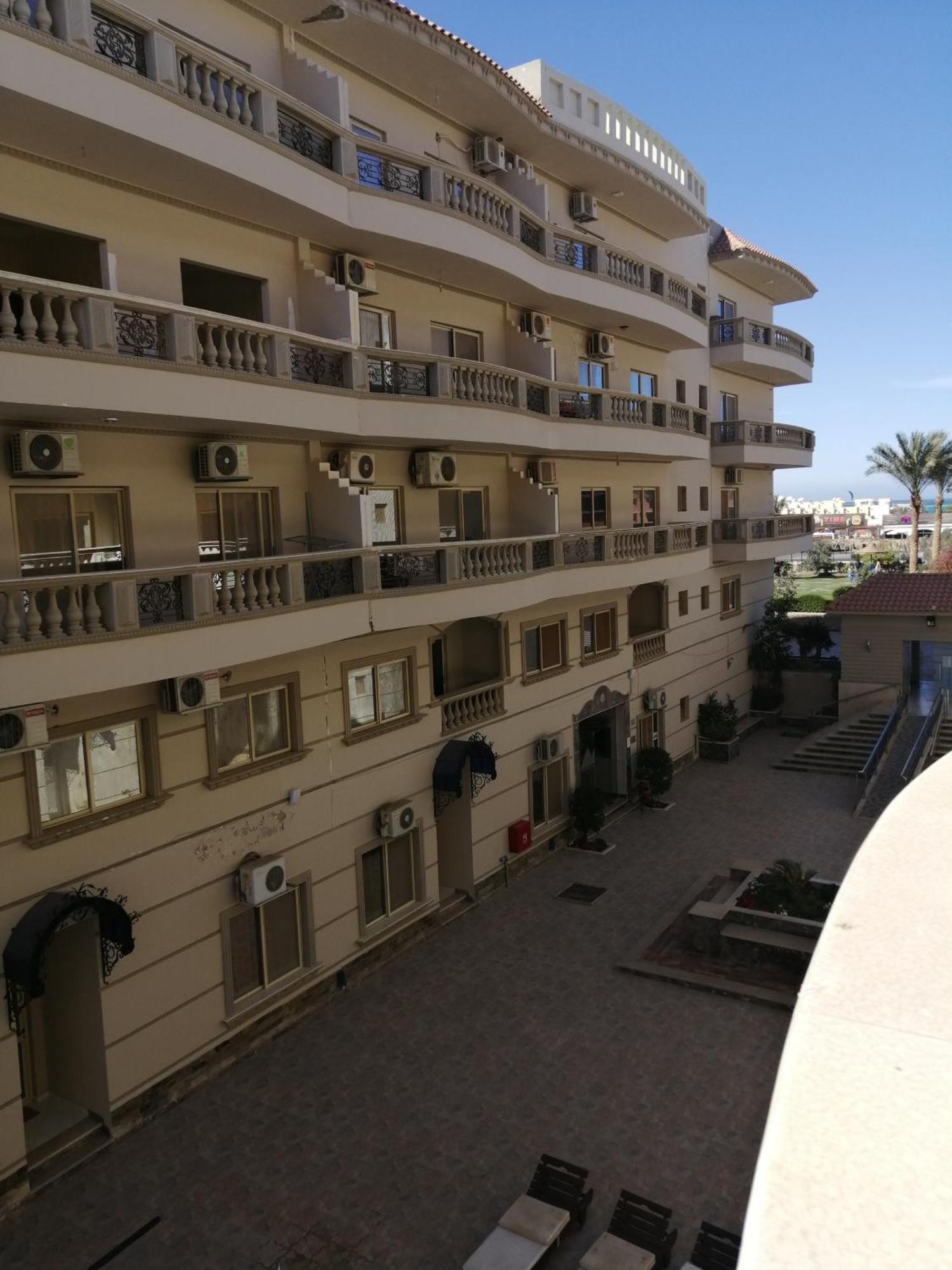 Nour Plaza Sea View Aparthotel