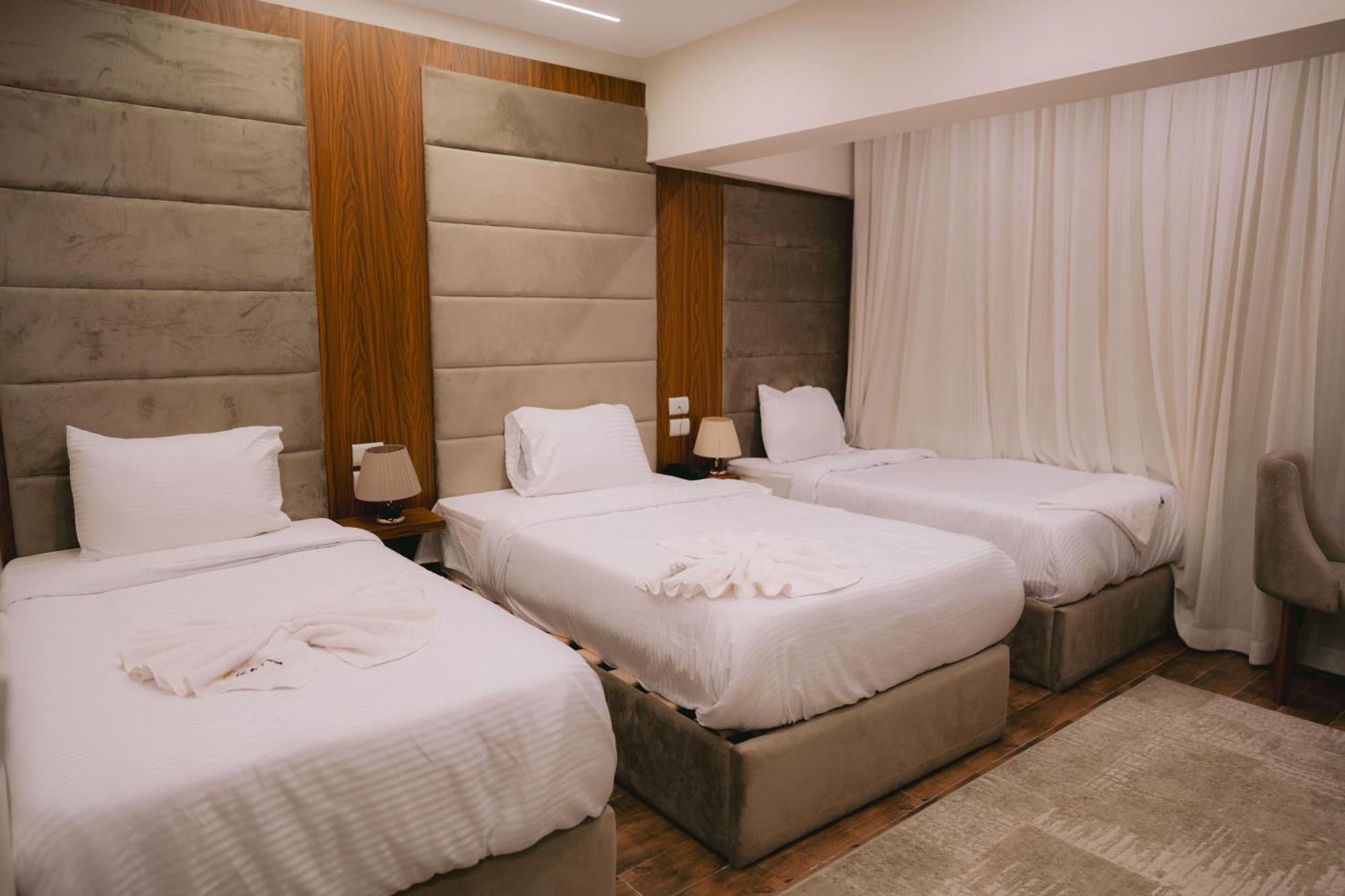 Tuya Pyramids Inn Otel