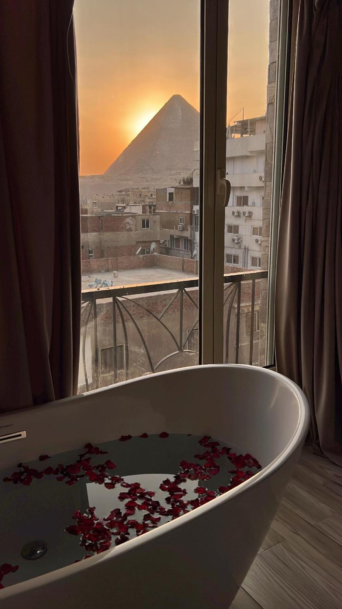 Hotel Jimmy Pyramids