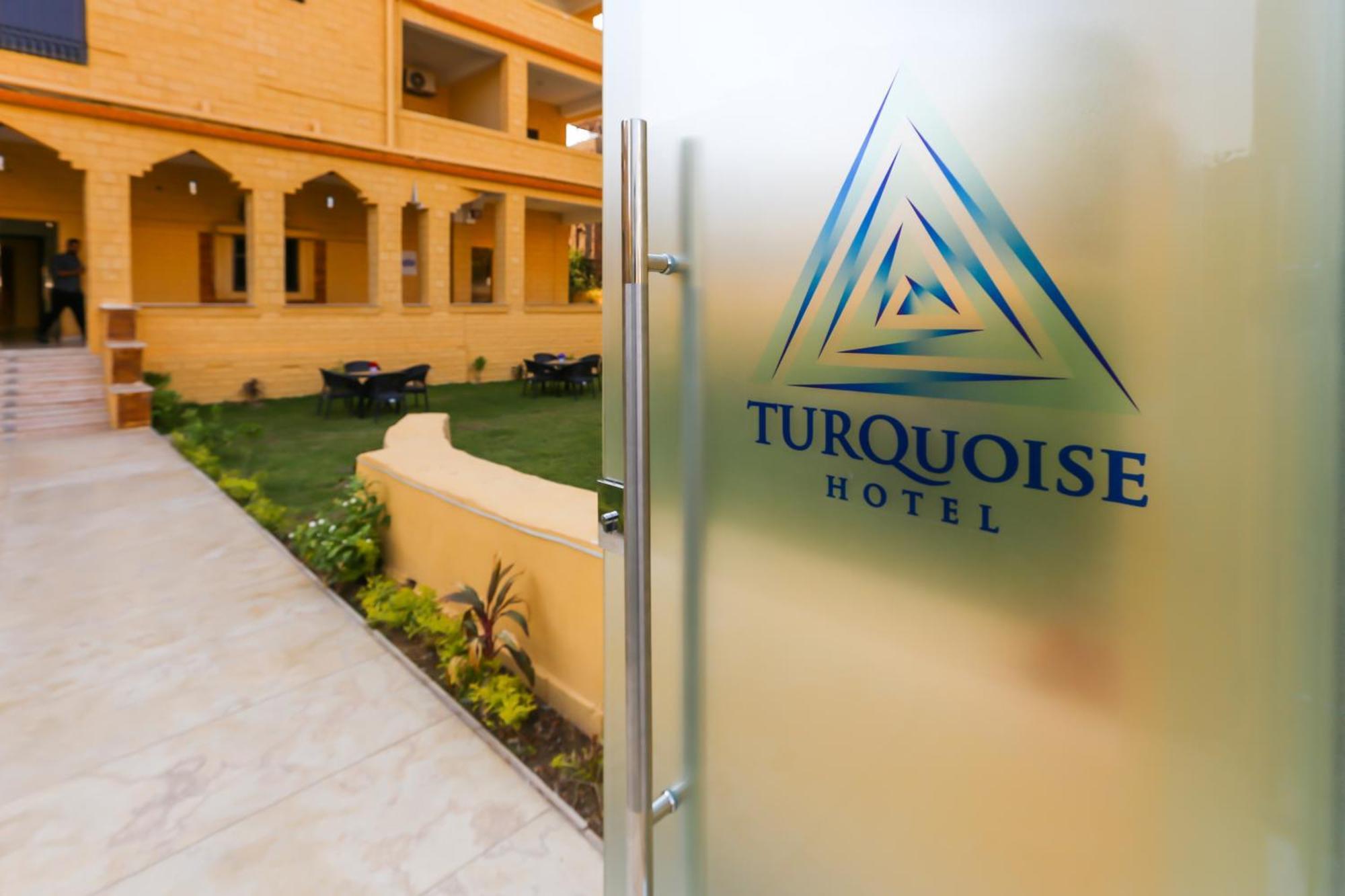 Turquoise Pyramids Gate Centre 3*