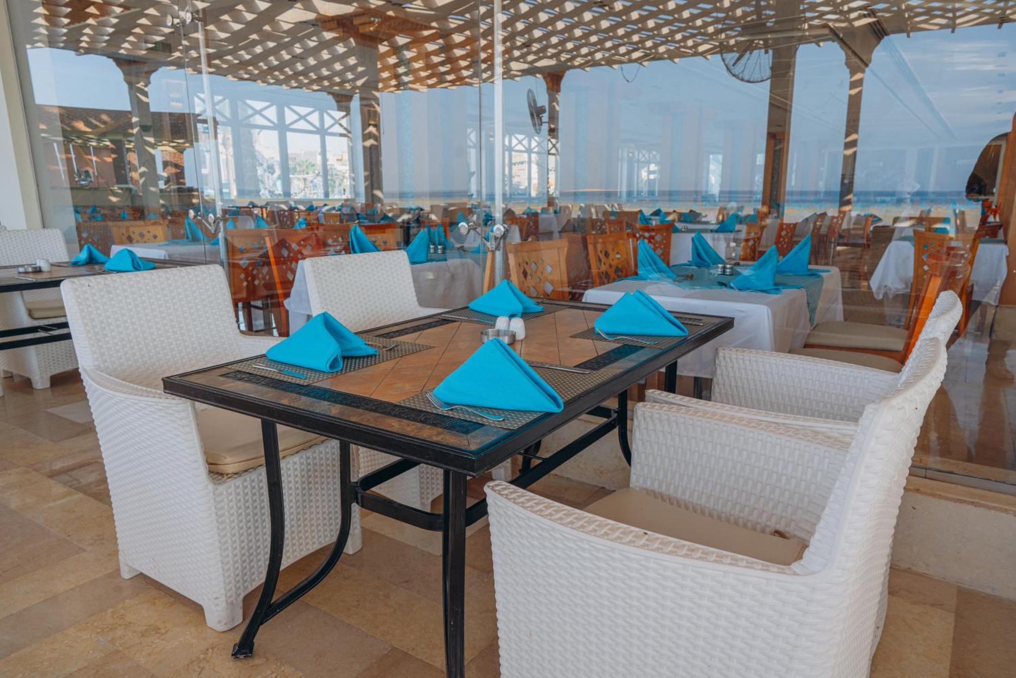Resort Gravity & Aqua Park Sahl Hasheesh Families And Couples Only