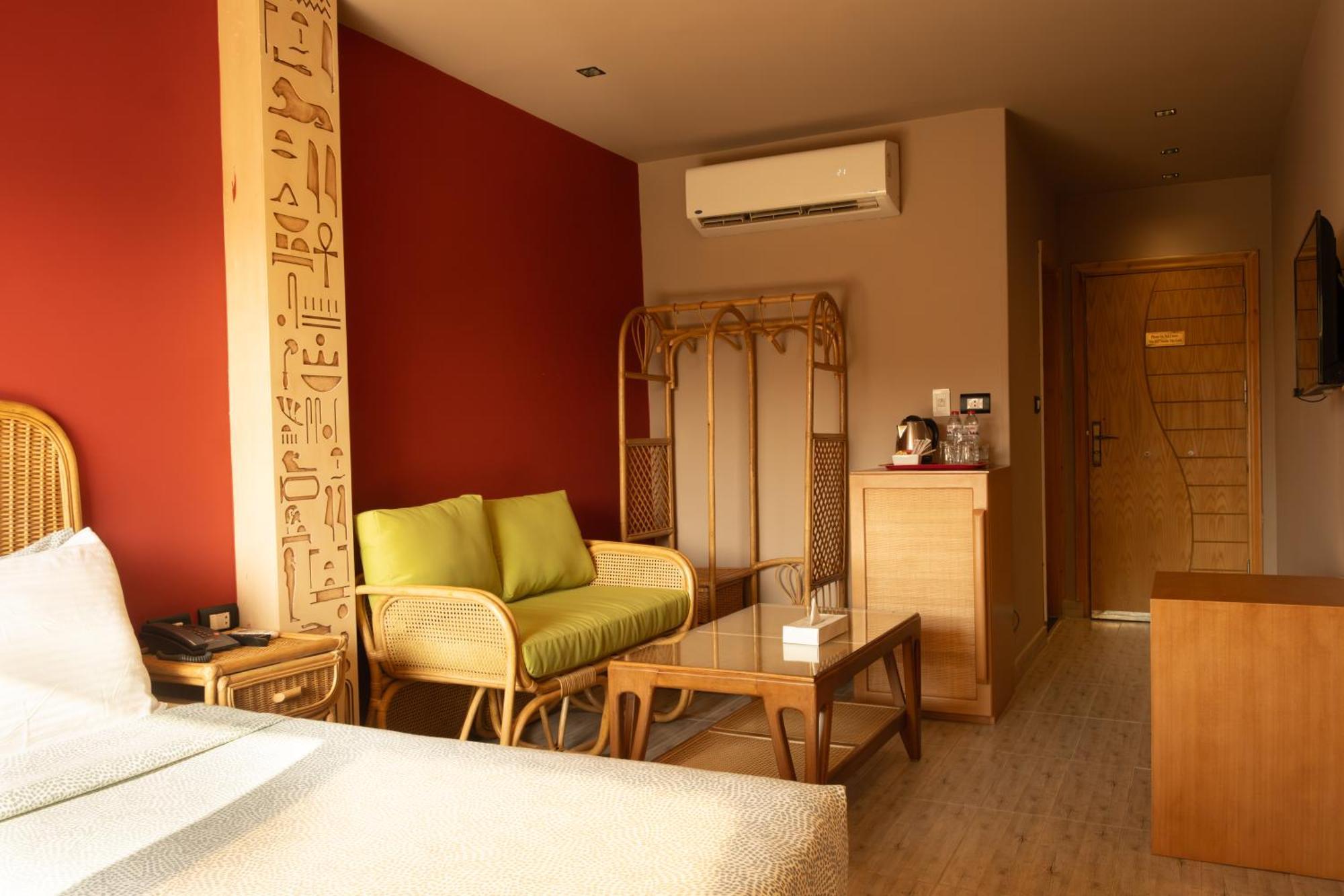 Jimmy Pyramids Hotel 4*