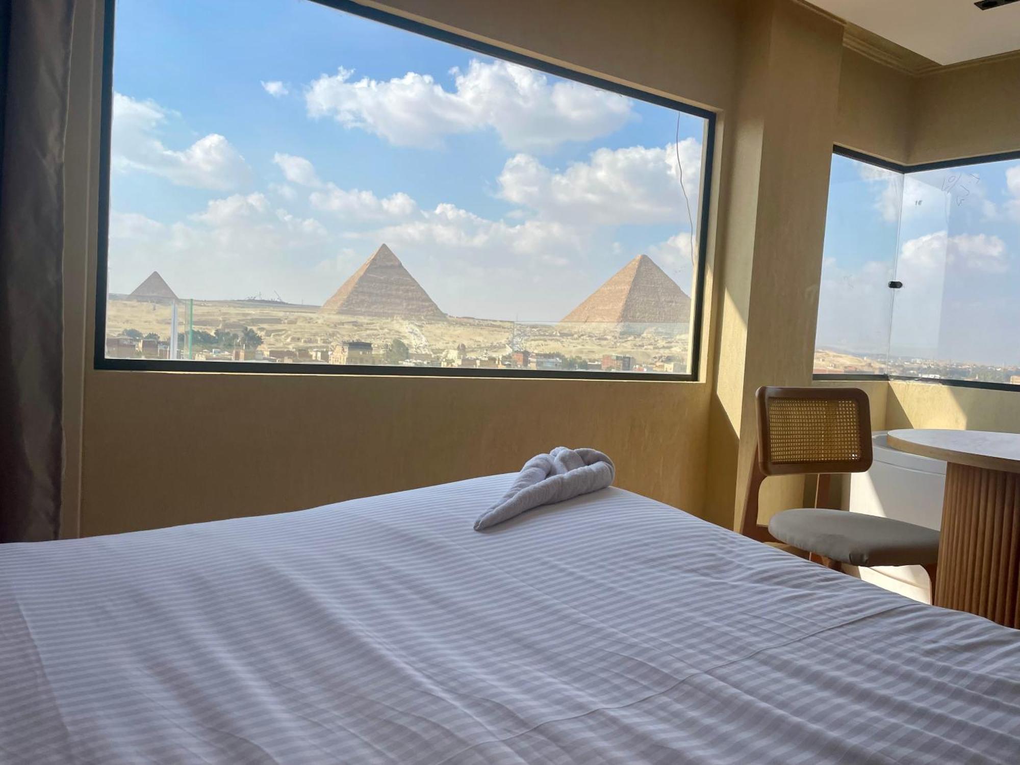 Eterna Pyramids