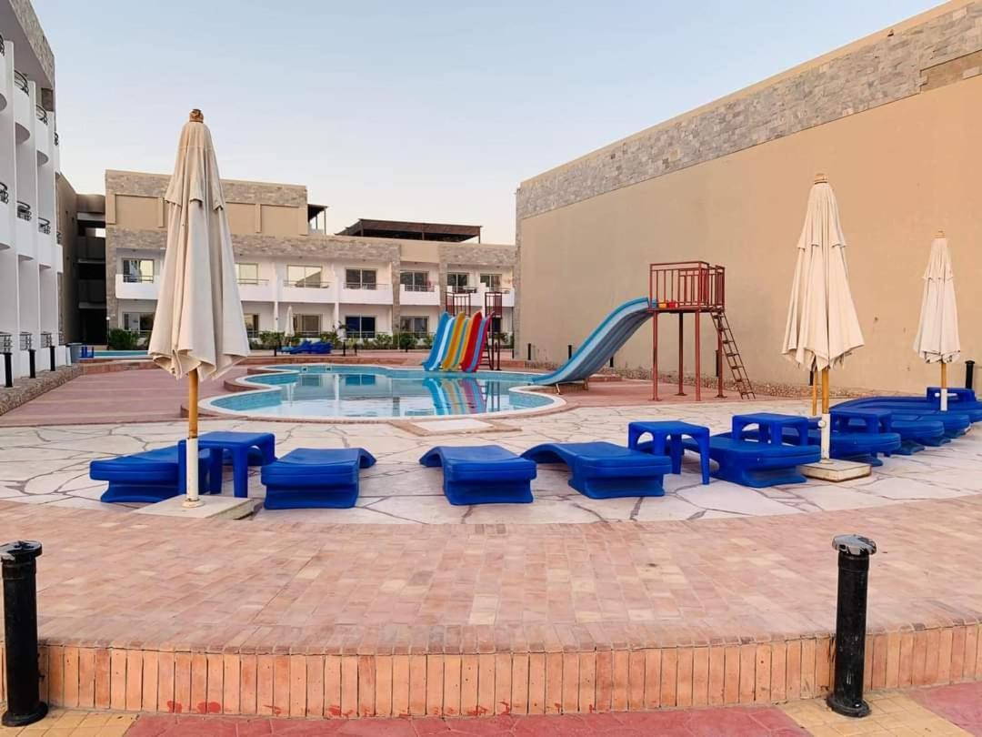 Cecelia Aparthotel