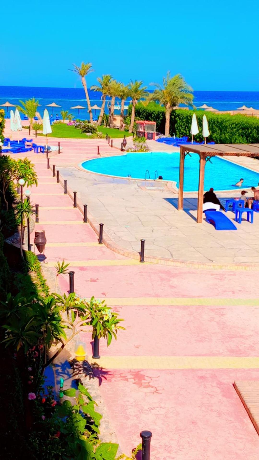 Cecelia Aparthotel
