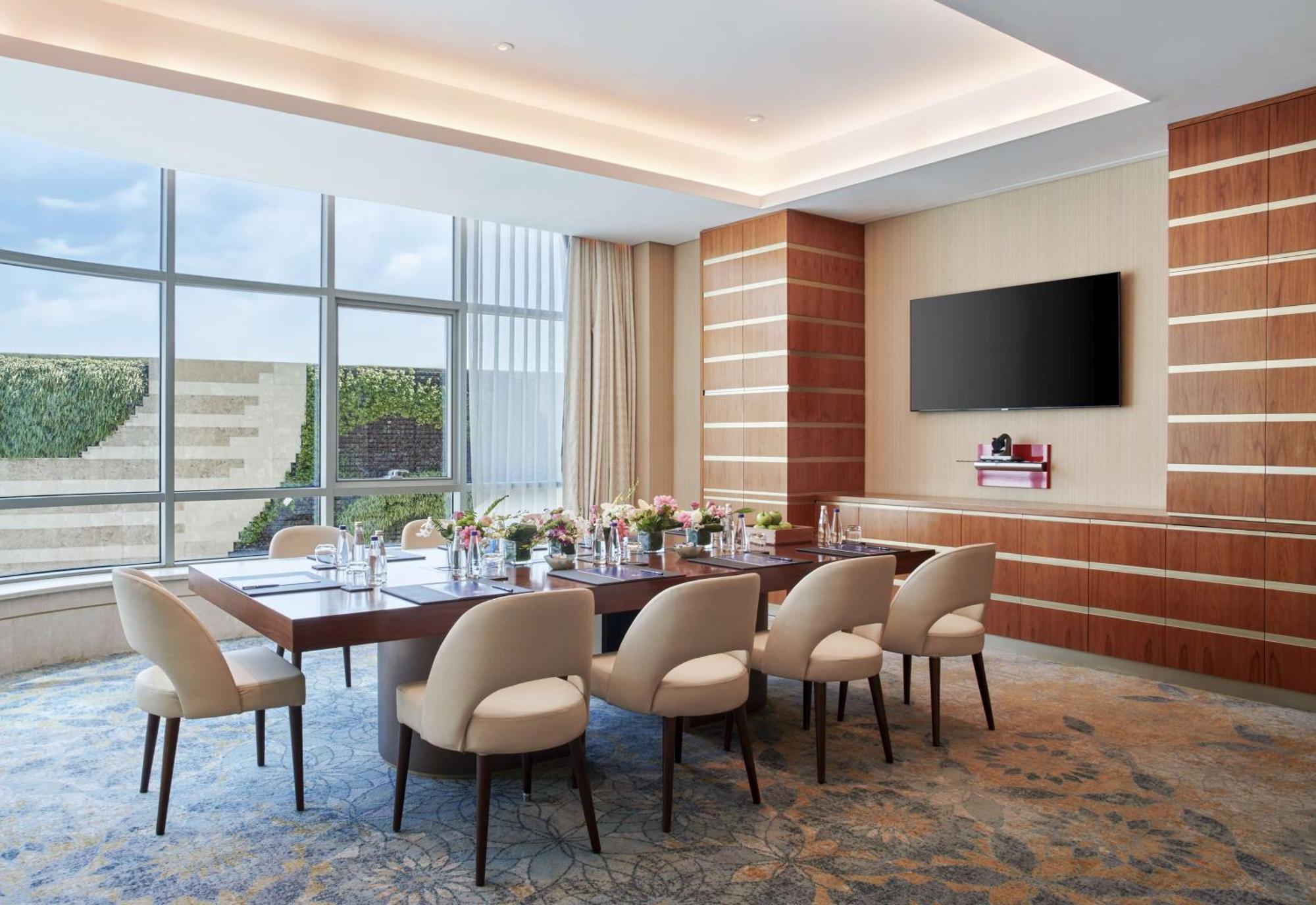 Hotel Hilton Nile Maadi 5*