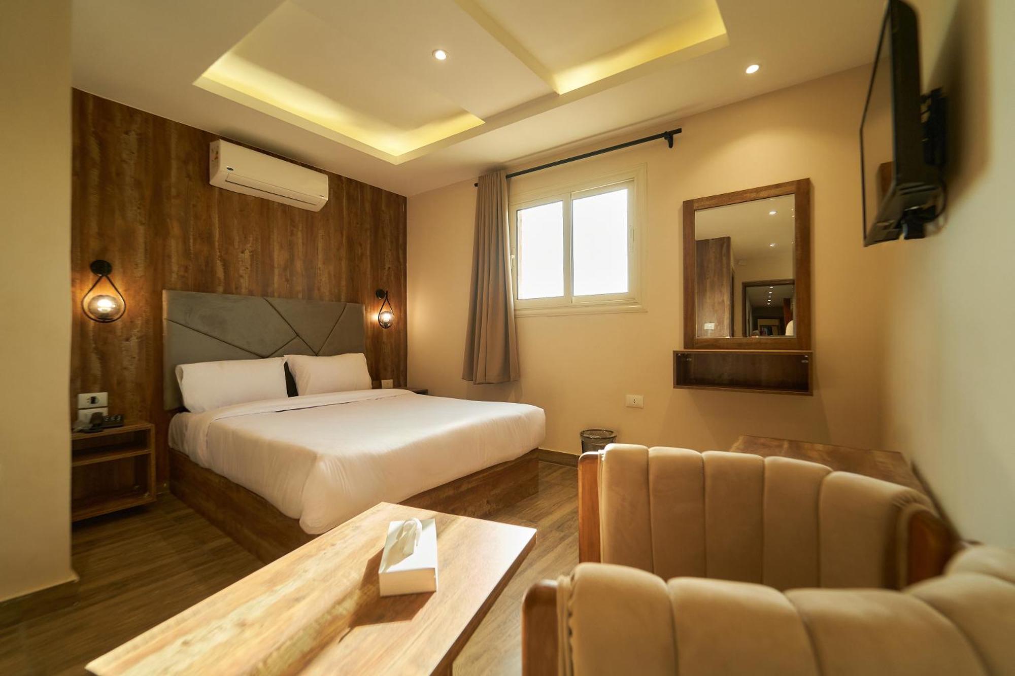 Crown Pyramids View 3*