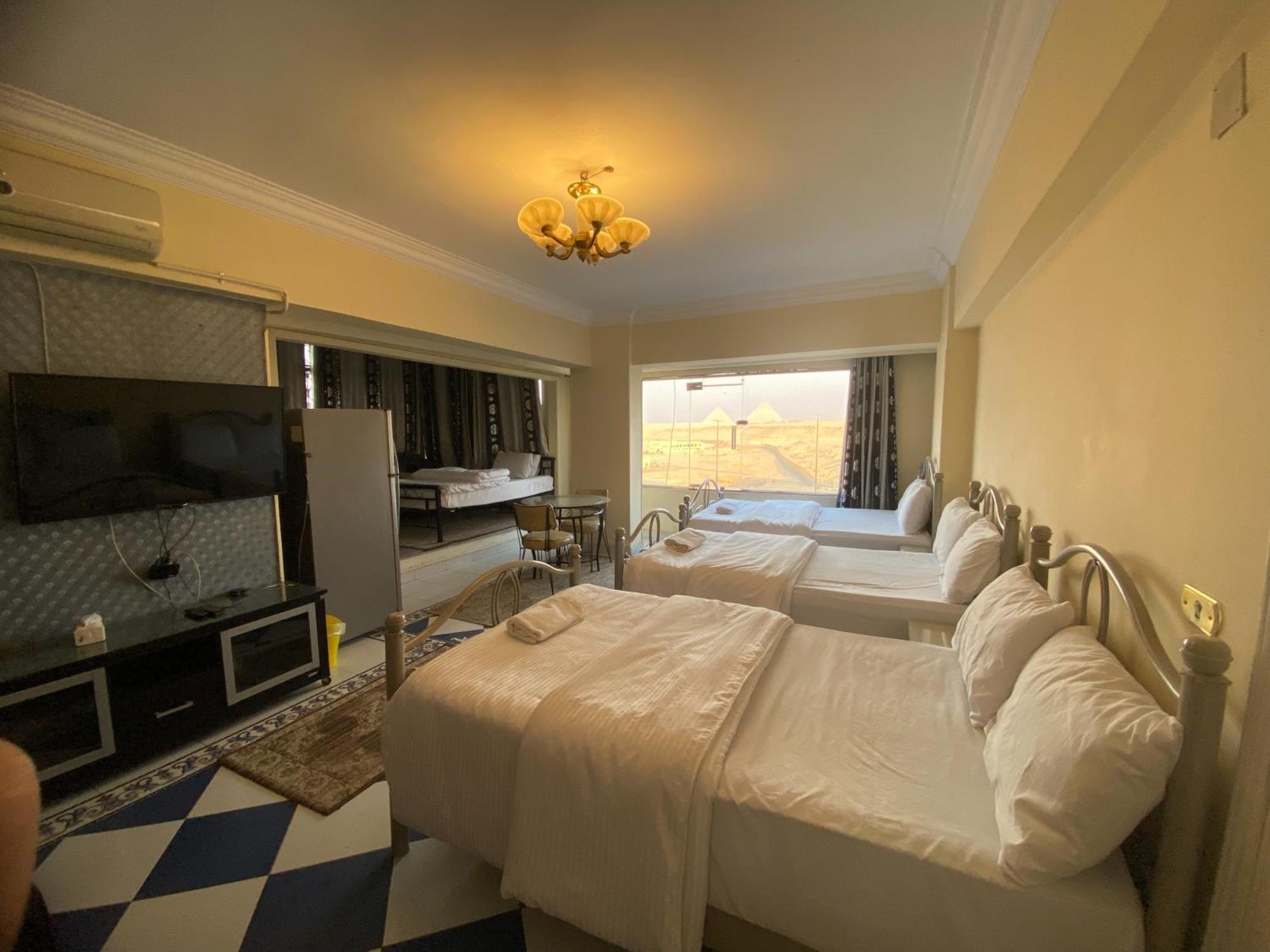 Otel Pyramita Ghatati
