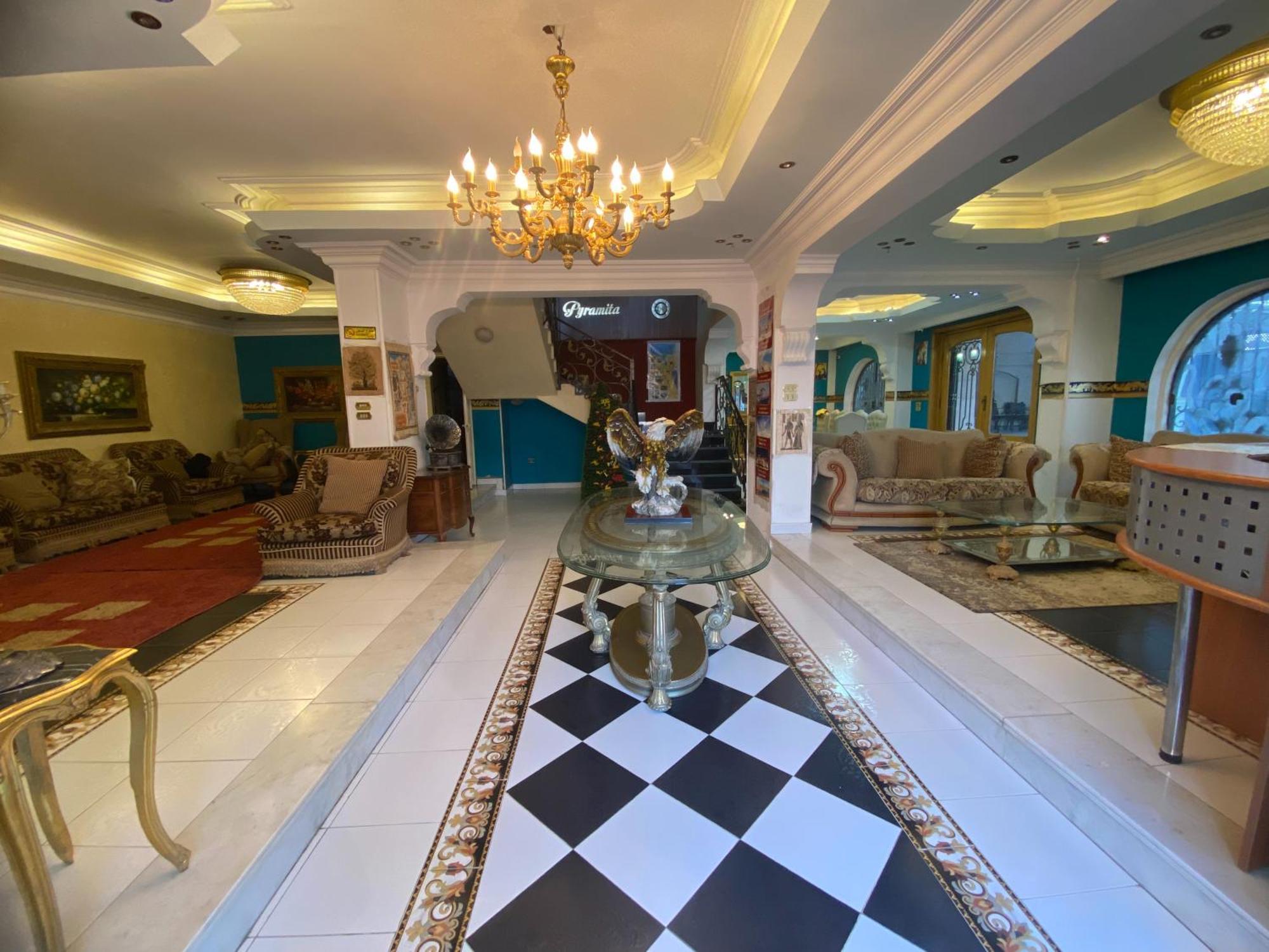 Pyramita Otel 3*