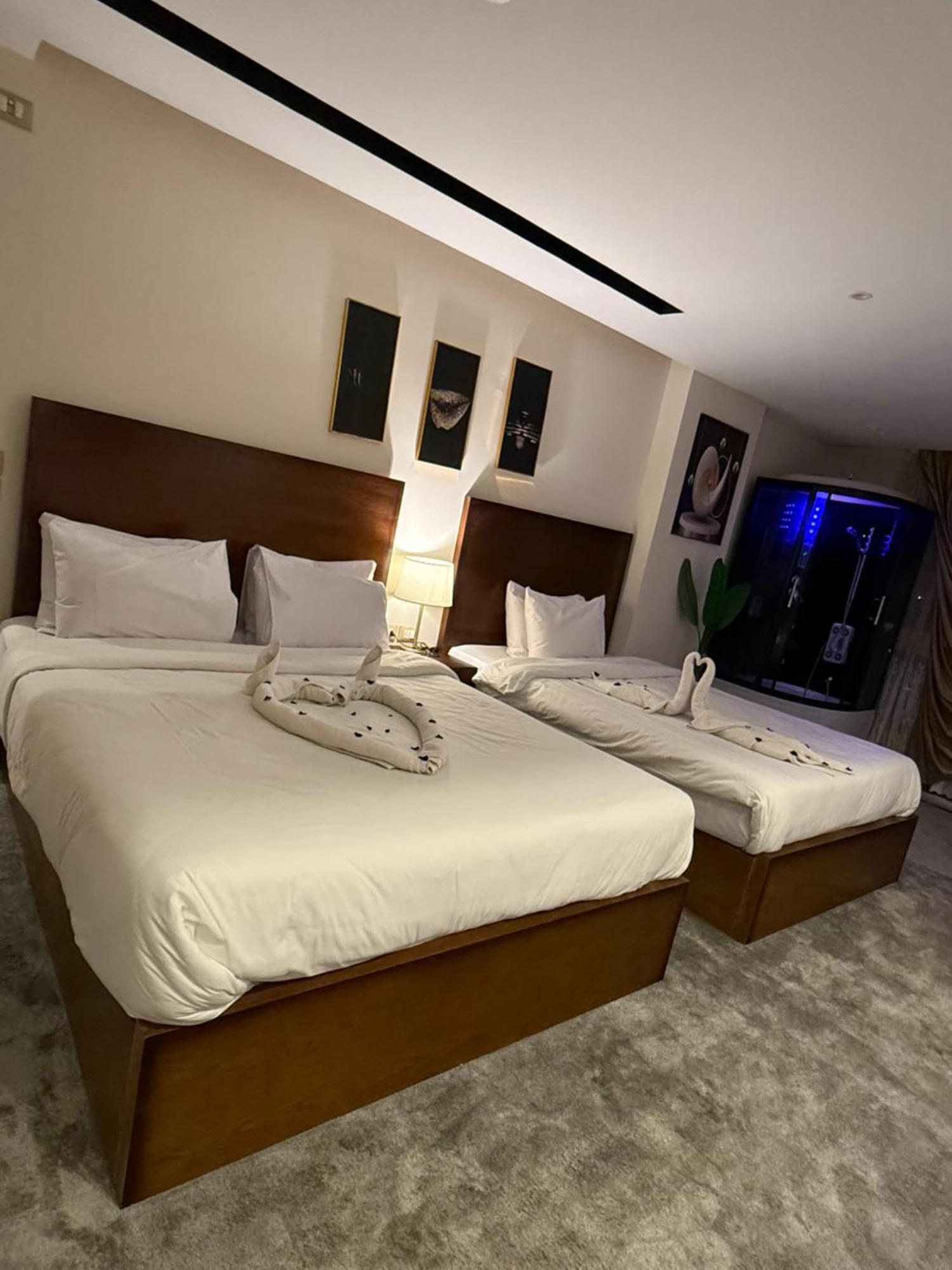 Topaz Pyramids View Hotel