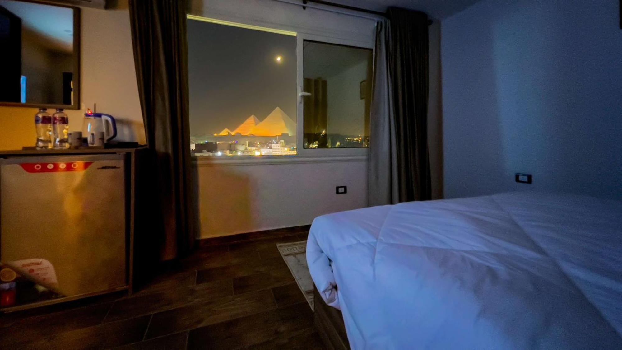 Imperial Pyramids View Nazlet el-Sisi