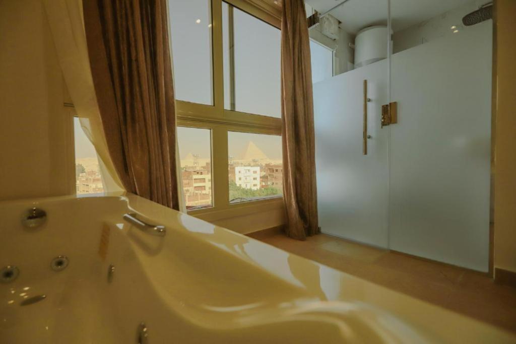 Topaz Pyramids View Hotel Kafrat al Jabal