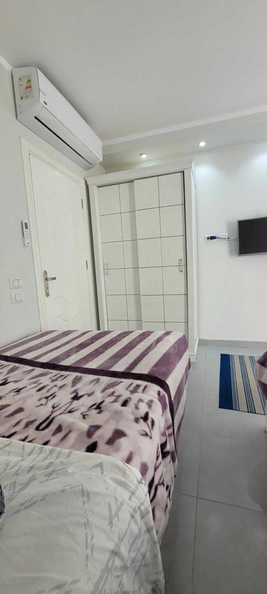 Excellent 5 Minutes From Downtown, Front Free Wifi Apartment