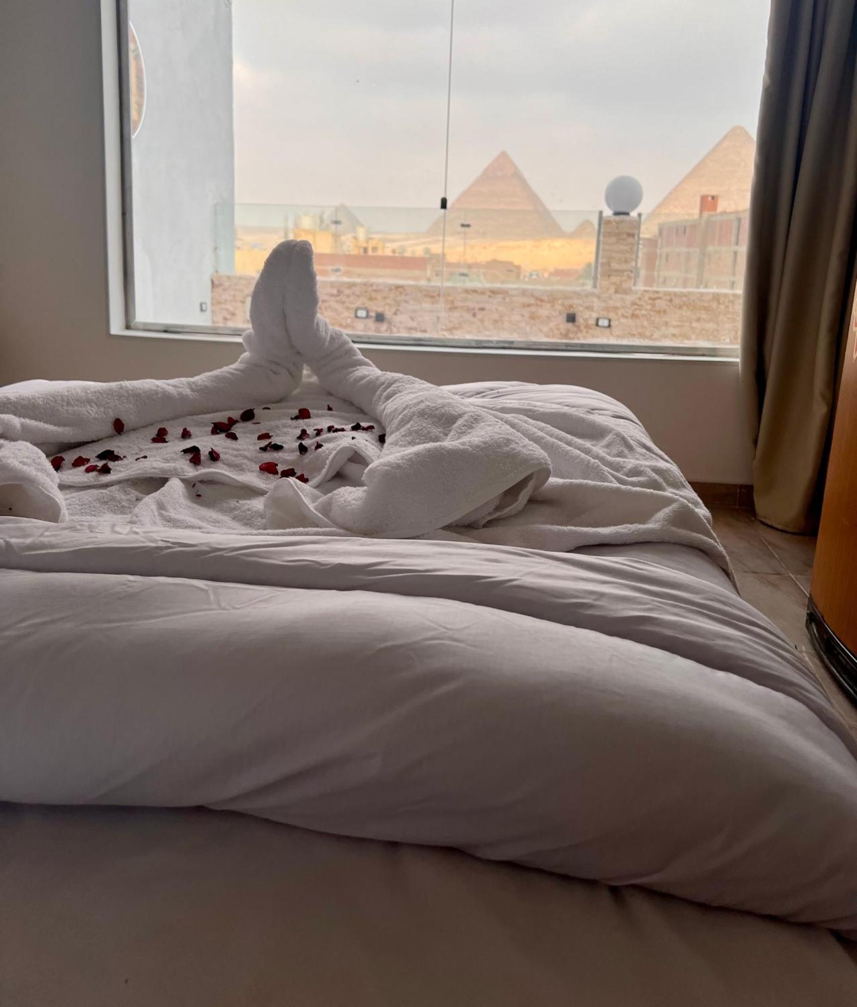 Hotel Pyramids View *
